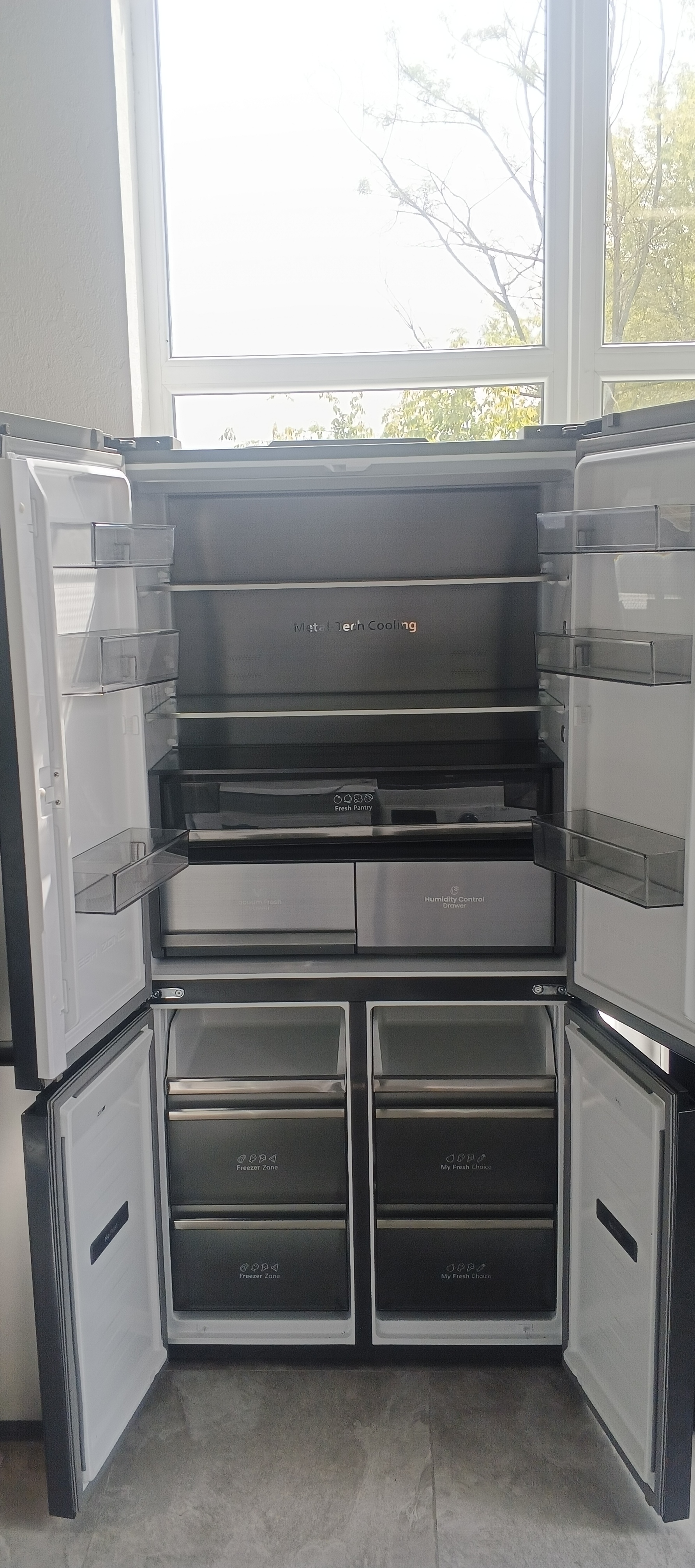 Холодильник Hisense RQ768N4GBE Side by Side