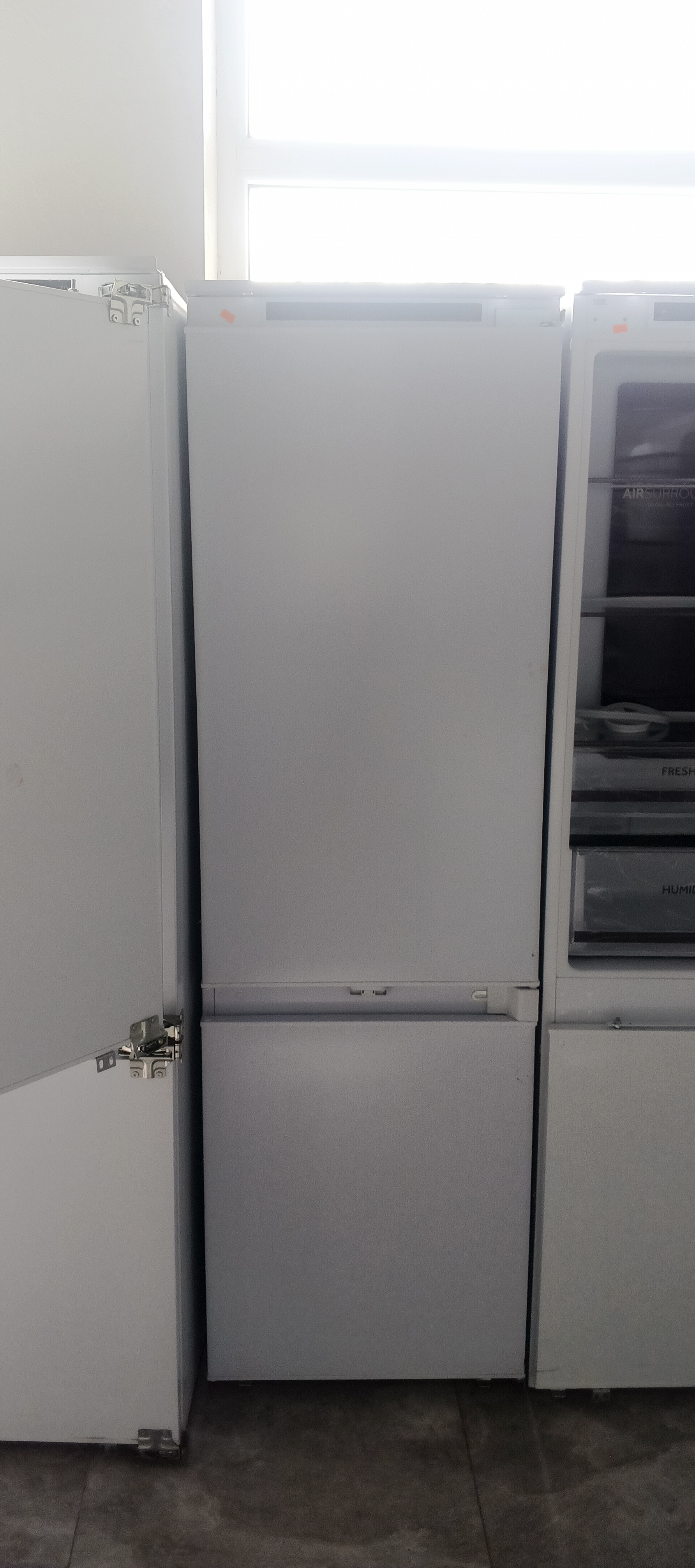 Під вмонтування Холодильник Amica BK3055.6NFMAA