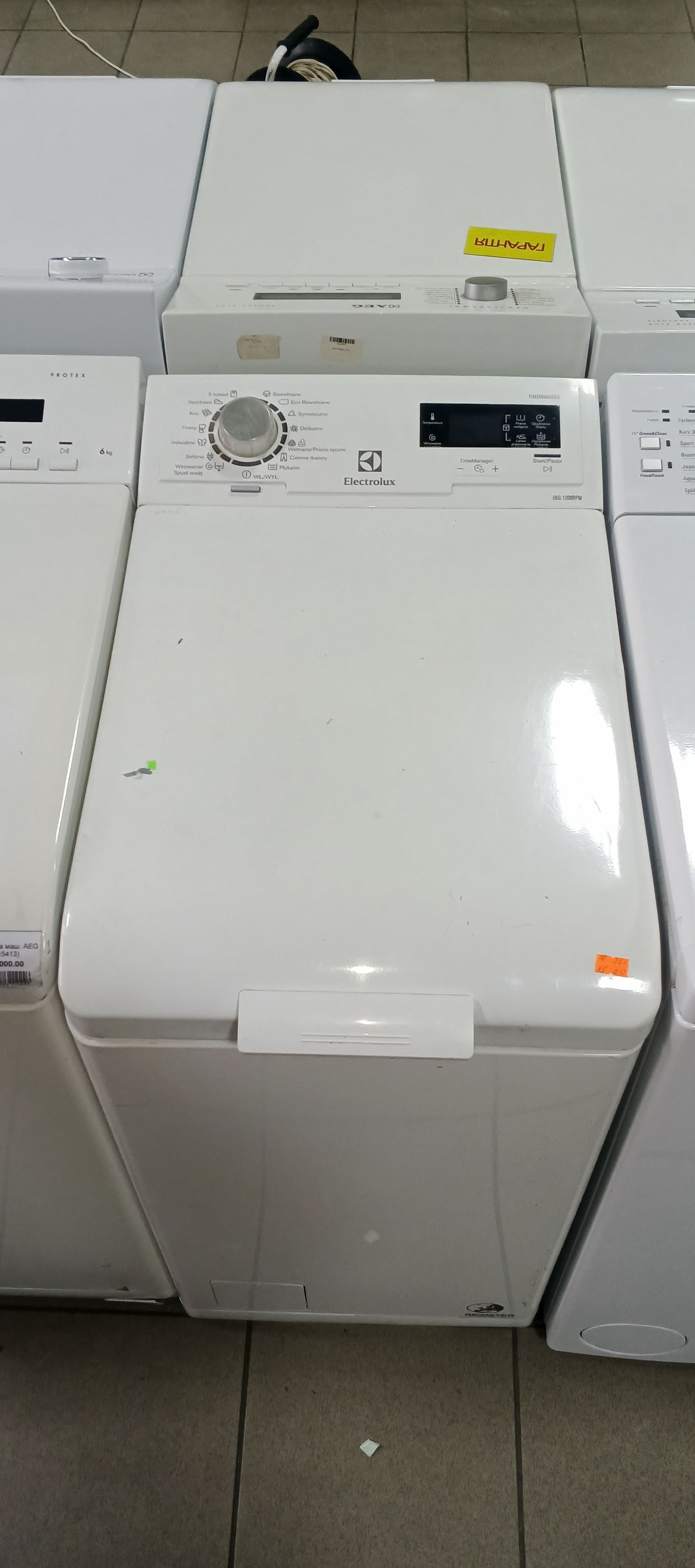 Вертикальне пральна машина electrolux EWT1266EDW