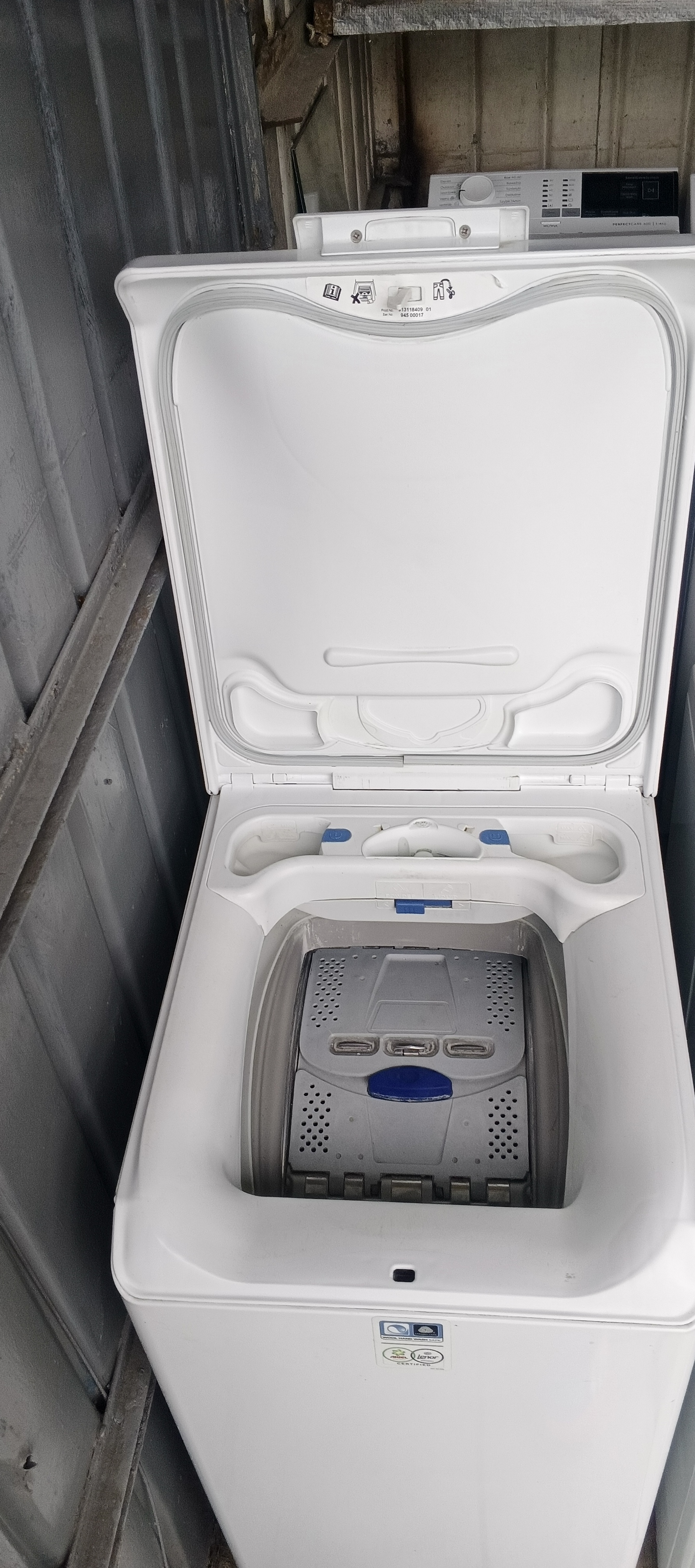 Вертикальна пральна машина Electrolux EW6T4261P