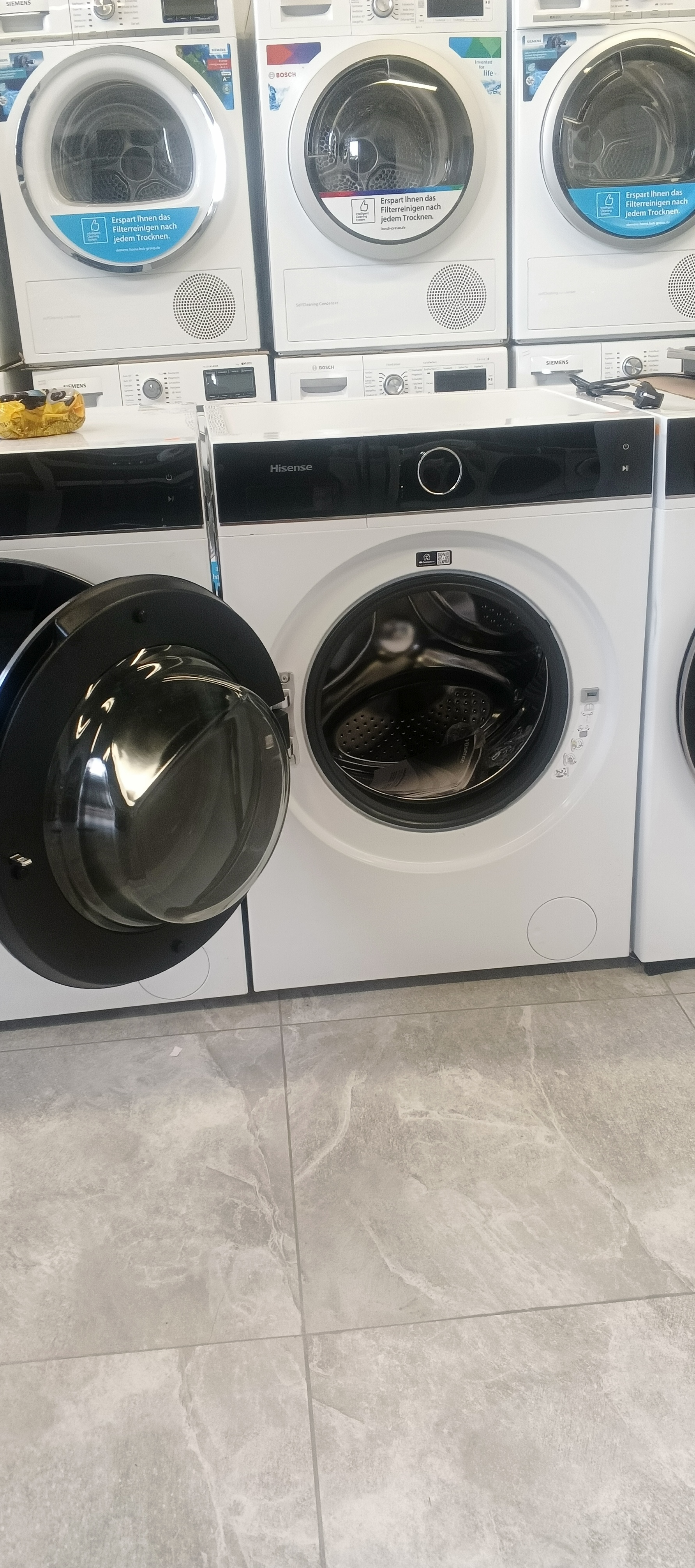 Пральна машина Hisense WFI1045BWQ