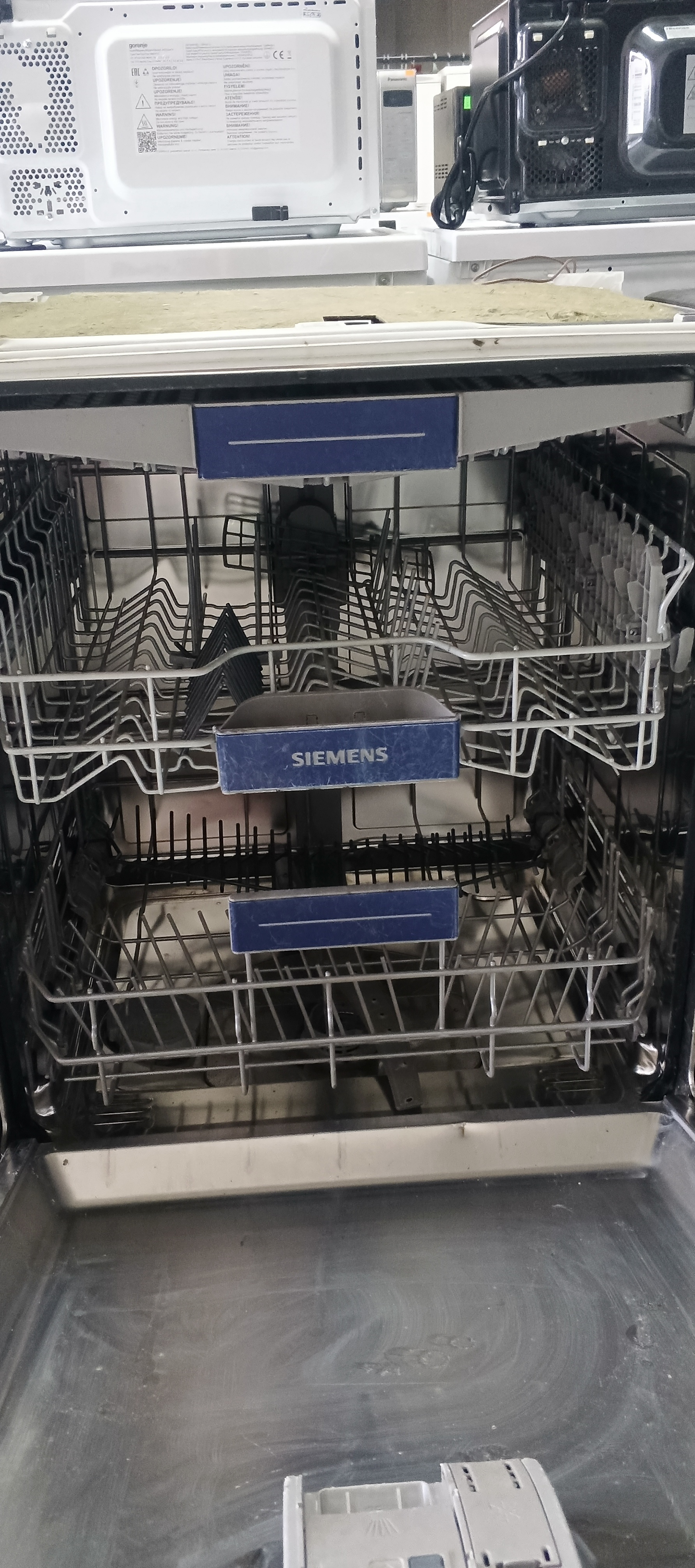 Посудомийна машина Electrolux