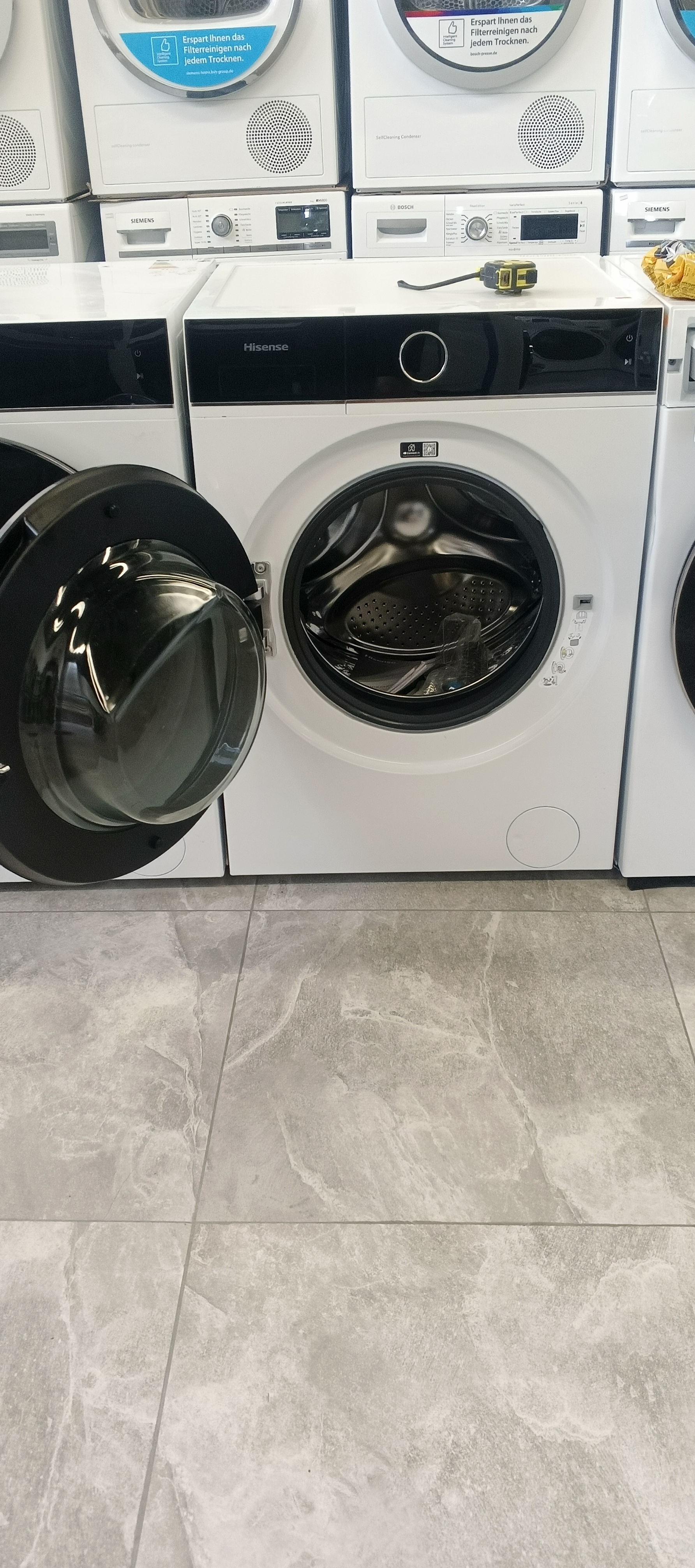 Пральна машина hisense WFI1045BWQ