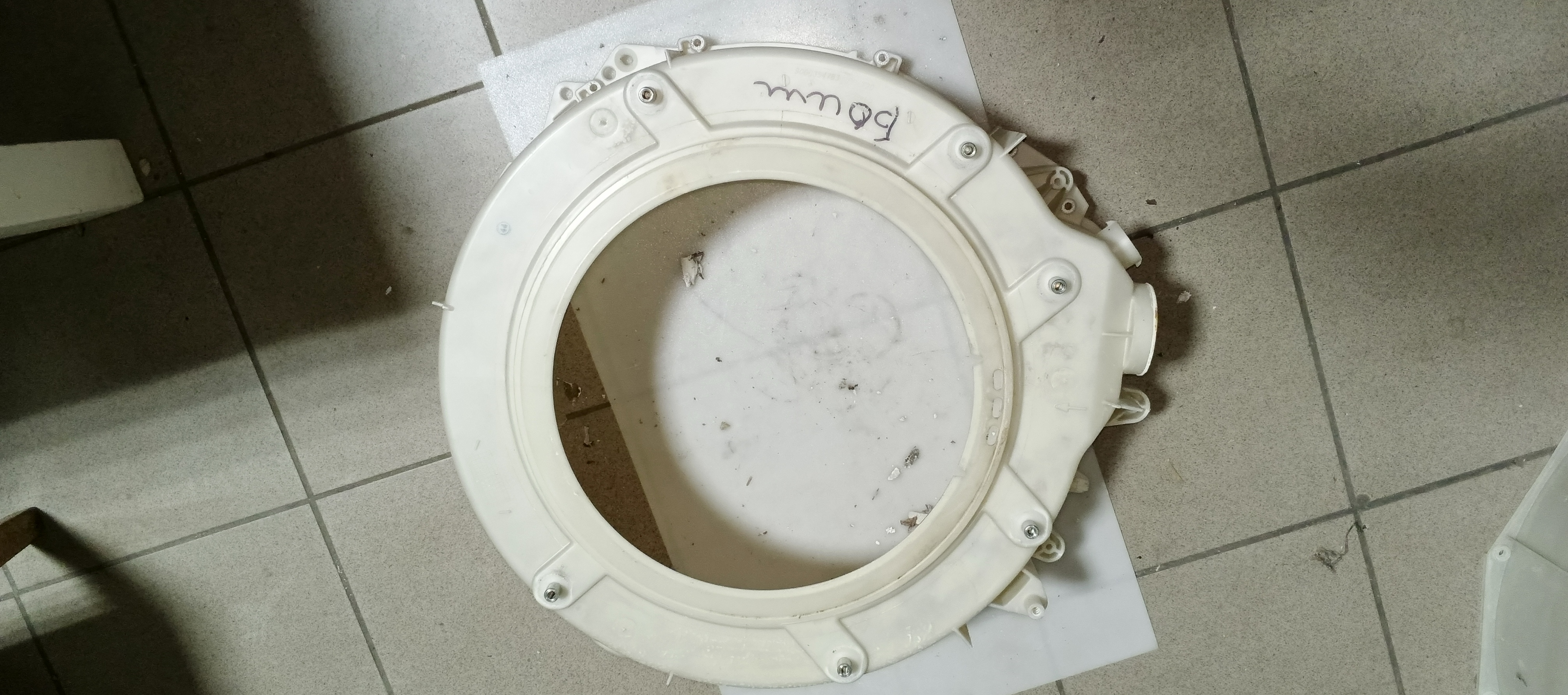 Б/у Передній напівбак для пральної машини Bosch S18 IMM1 MOLDI 9000354783