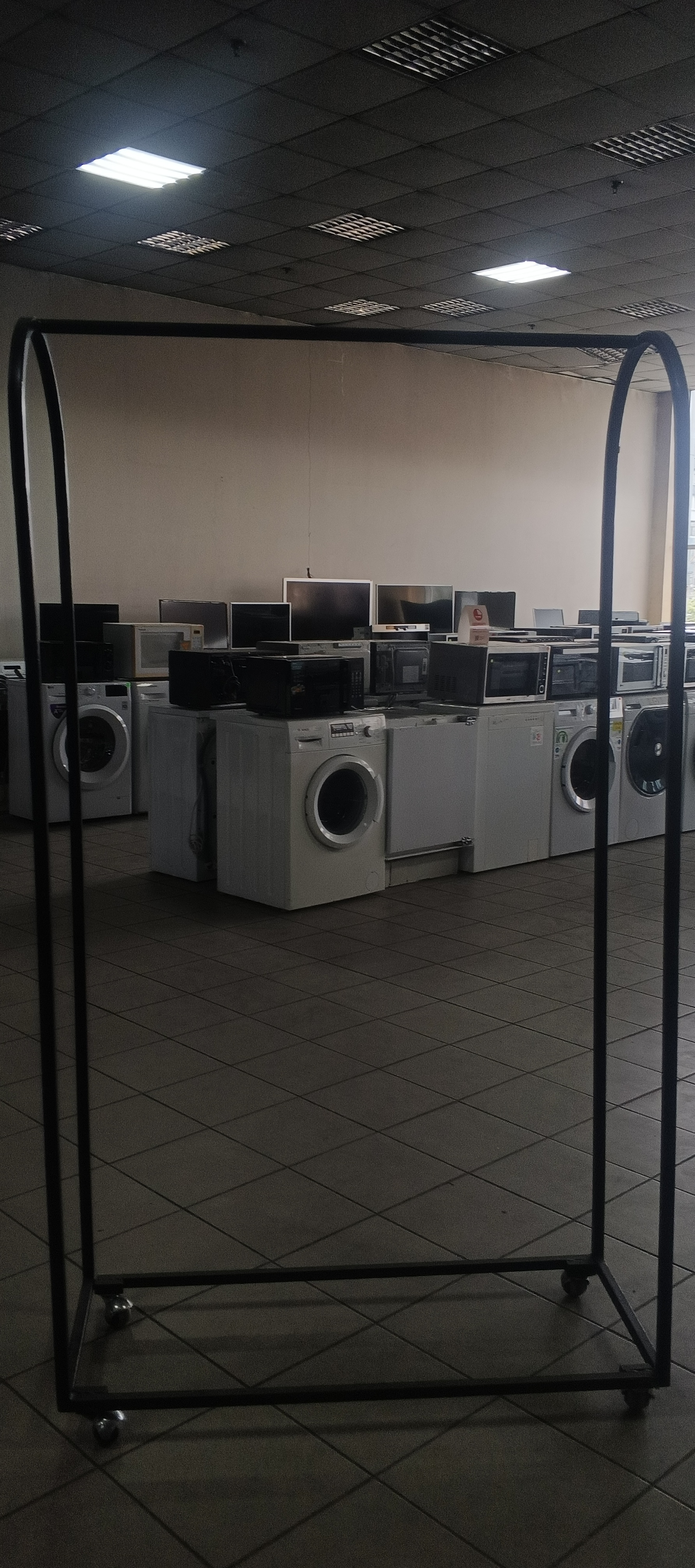 Вішак підлоговий на колесах