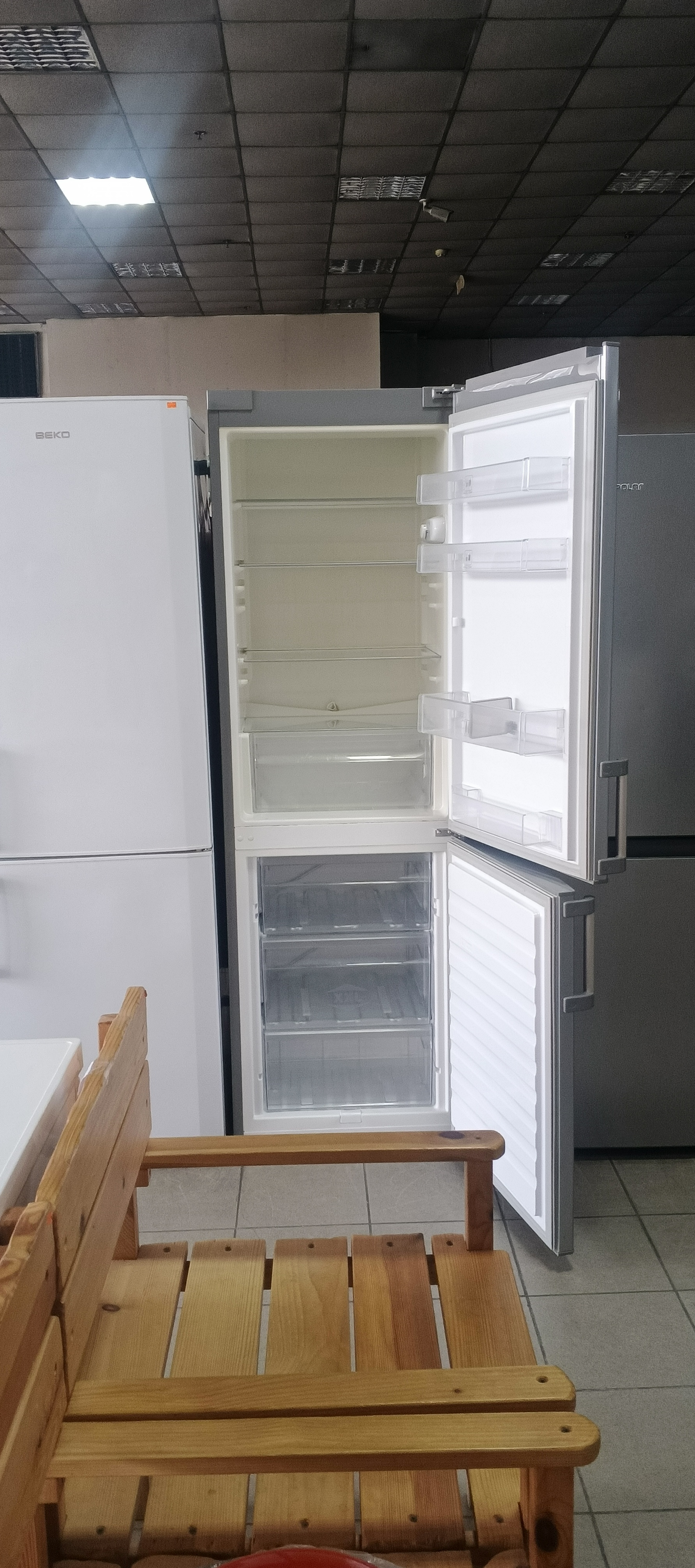 Холодильник Whirlpool. WBE34142 TS.