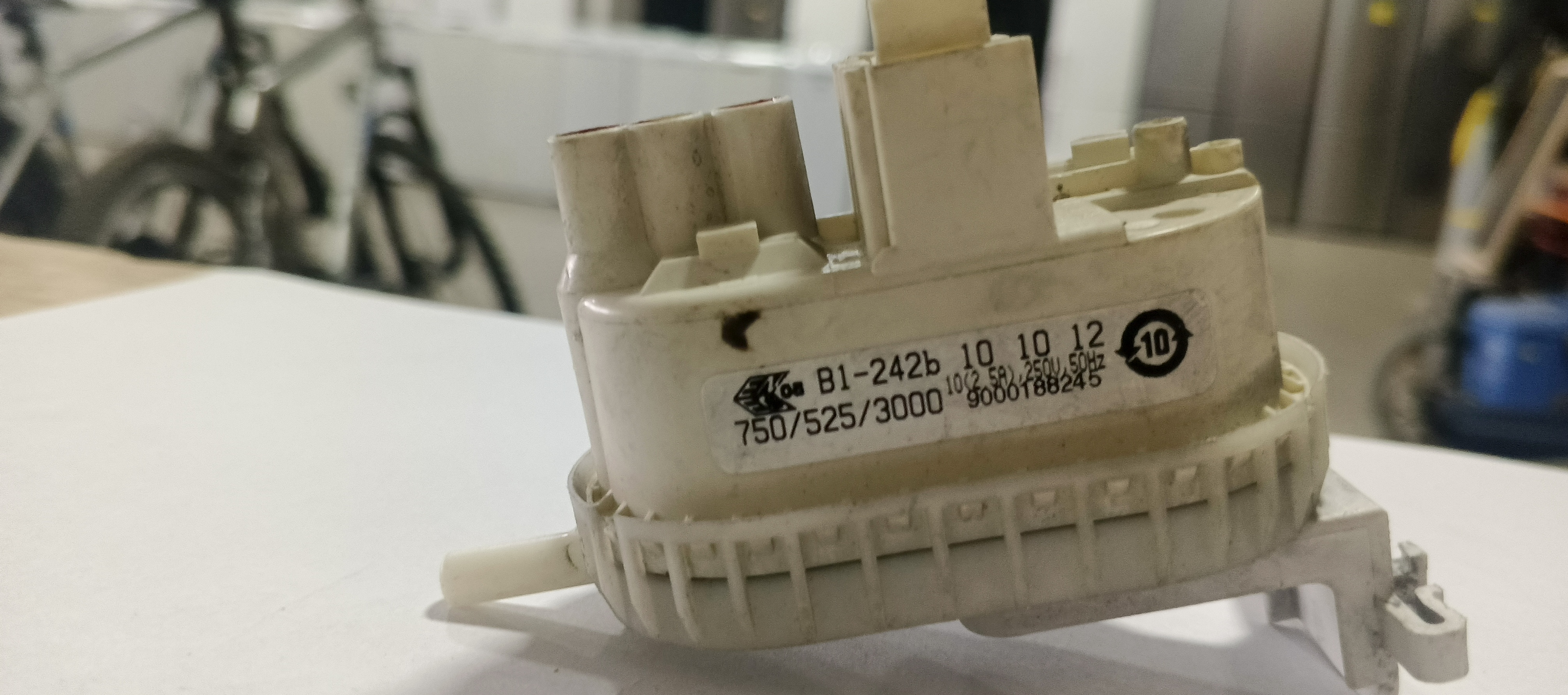 Б/у пресостат пральної машини Siemens9000188245
