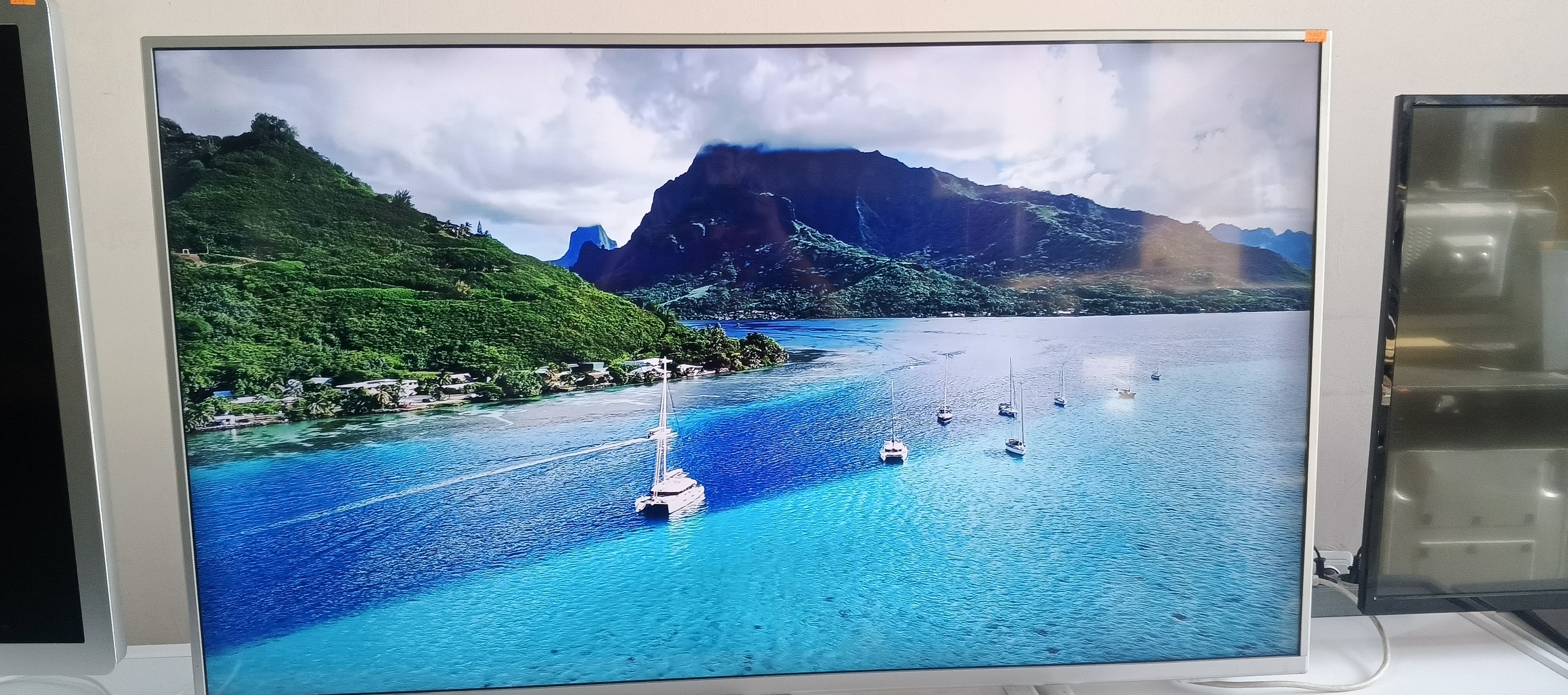 телевізор Philips моделі 50PUS6804/12