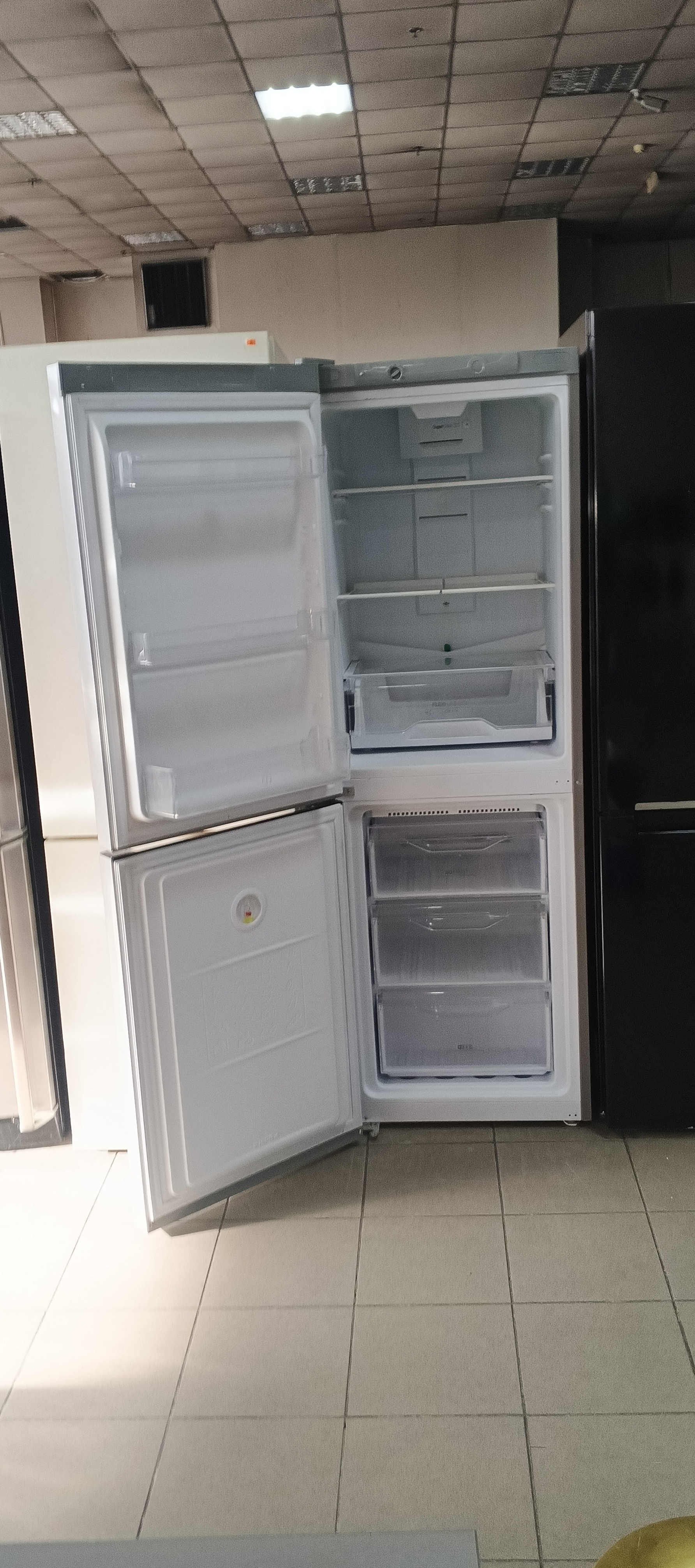 Холодильник Indesit