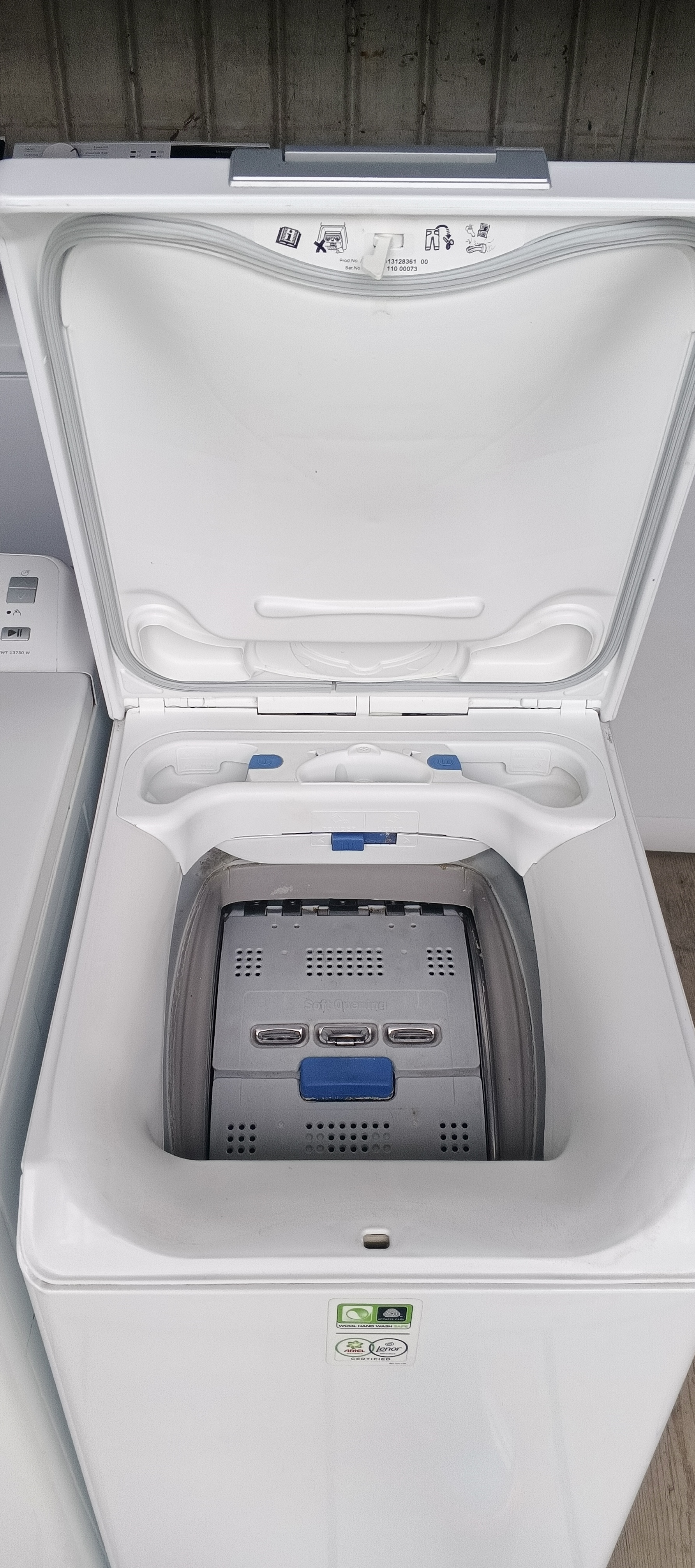 Вертикальна пральна машина Electrolux EW7T3362U