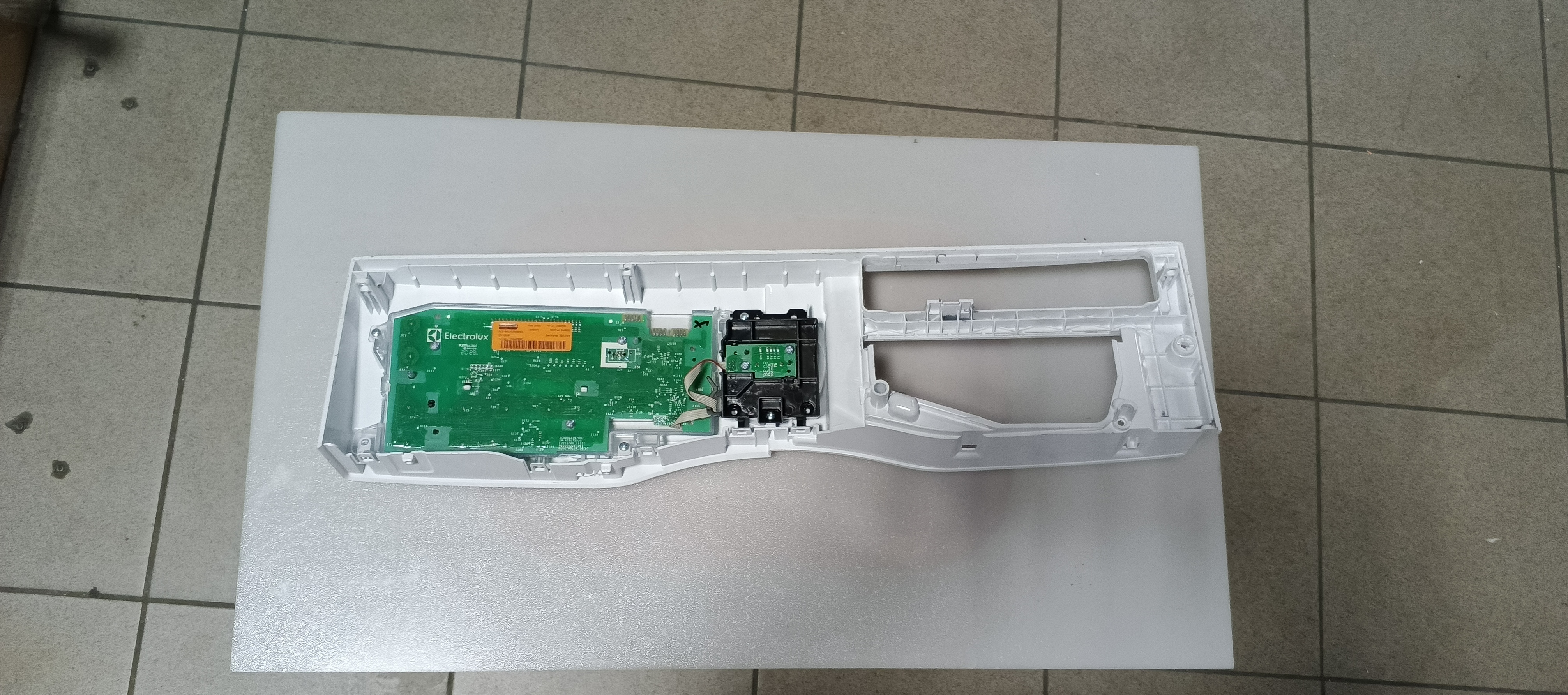 Б/У  Модуль управління(індикація) з сушкою пральної машини Electrolux U1808106