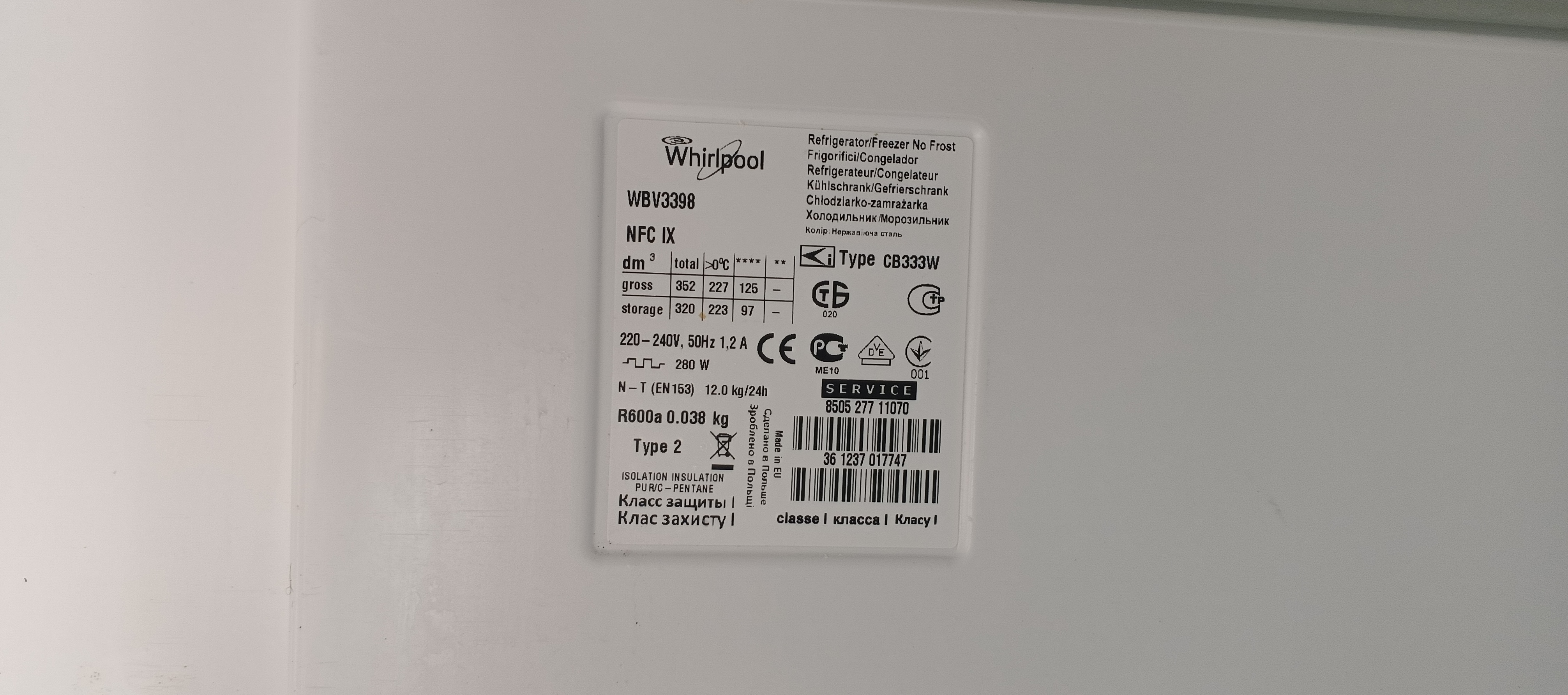 Холодильник Whirpool WBV3398