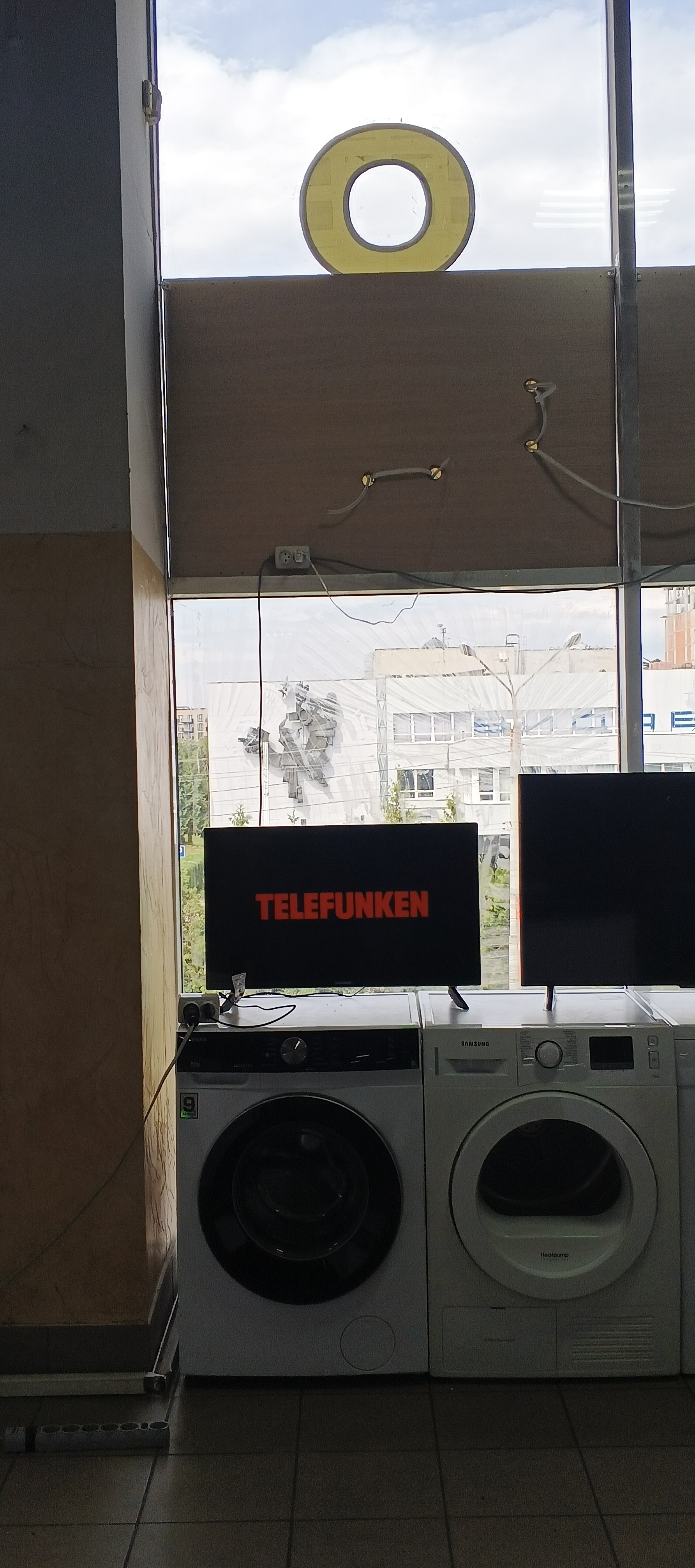 Телевізор Telefunken  QF32AN750S