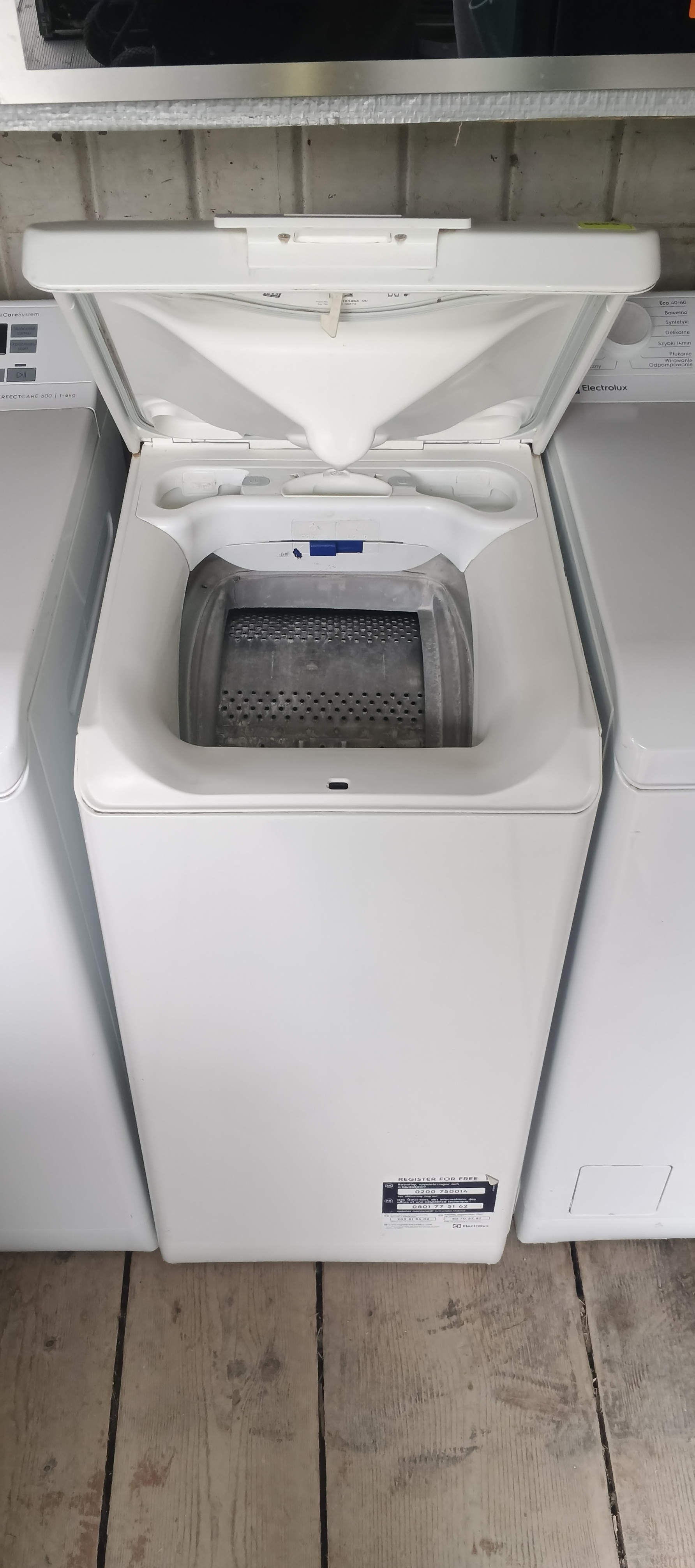 Вертикальна пральна машина Electrolux EWT1266TLW