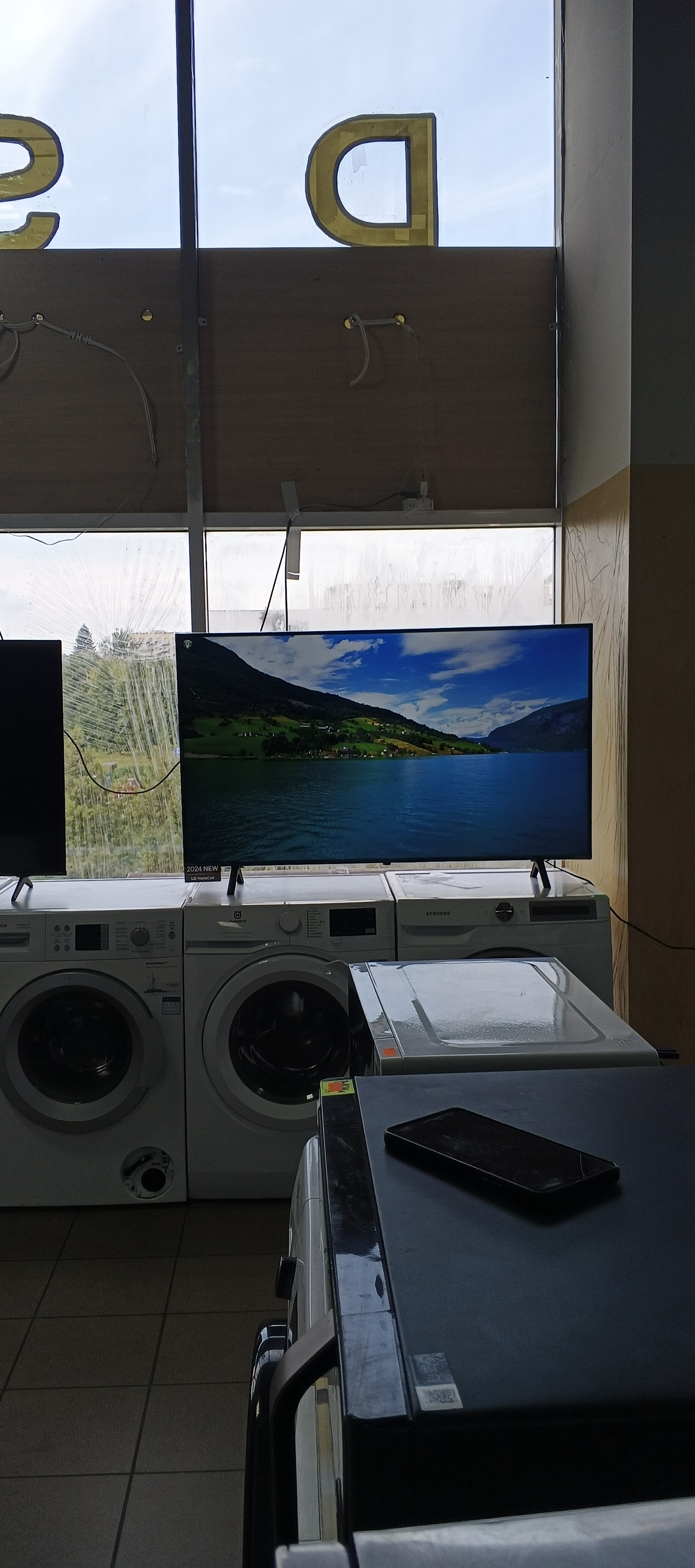 Телевізор LG 55NANO81T6A