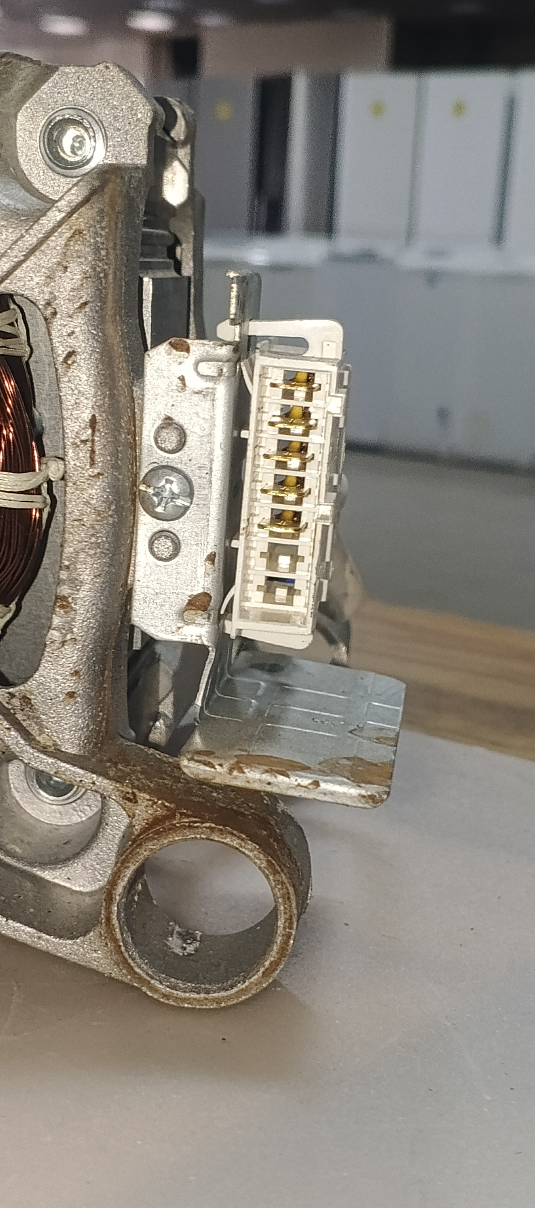 Б/у трифазний асинхронний двигун whirlpool 220w