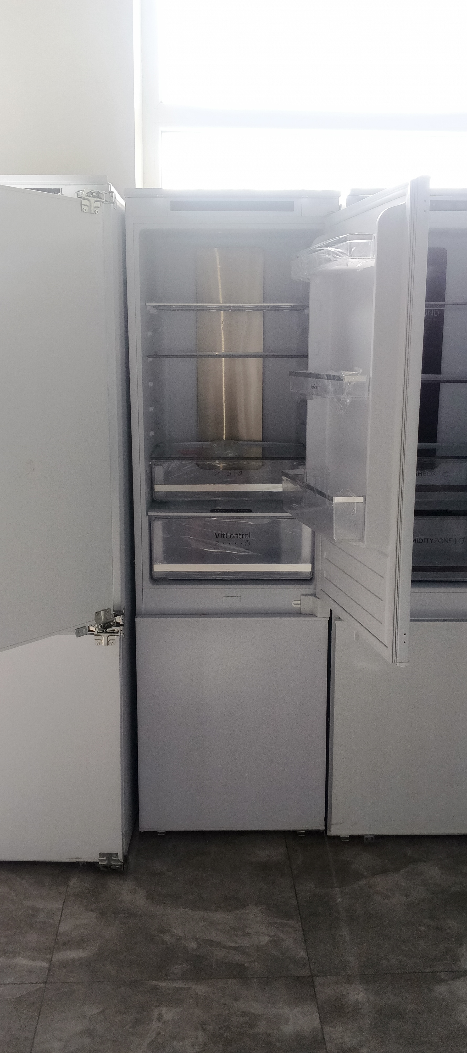 Під вмонтування Холодильник Amica BK3055.6NFMAA