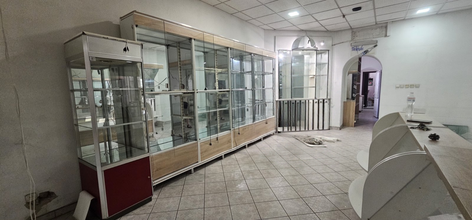Стелаж полиці Задня стінка дзеркало Полиця скло індивідуальне замовлення В наявності 9 секцій Ціна вказана за 1секцію