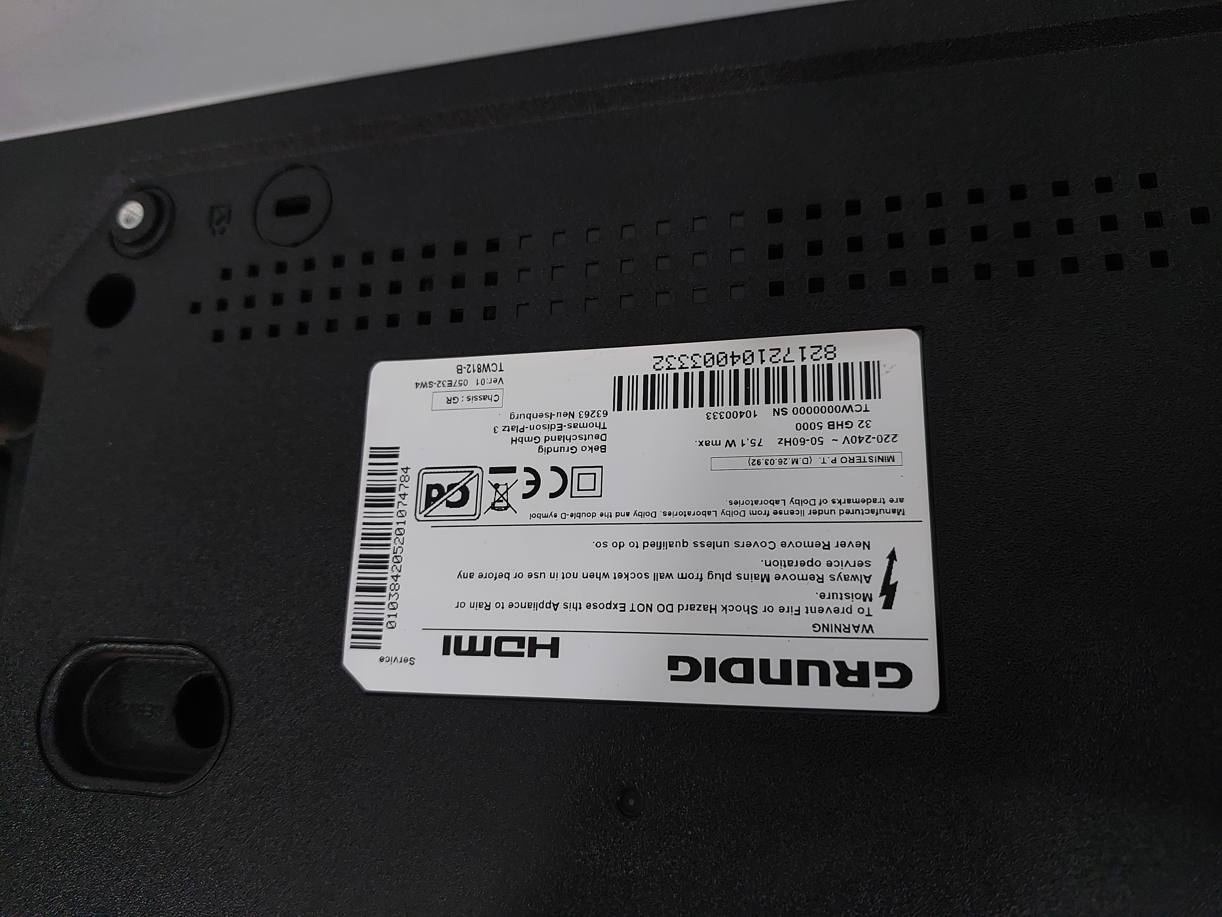 Телевізор Grundig 32GHB5000