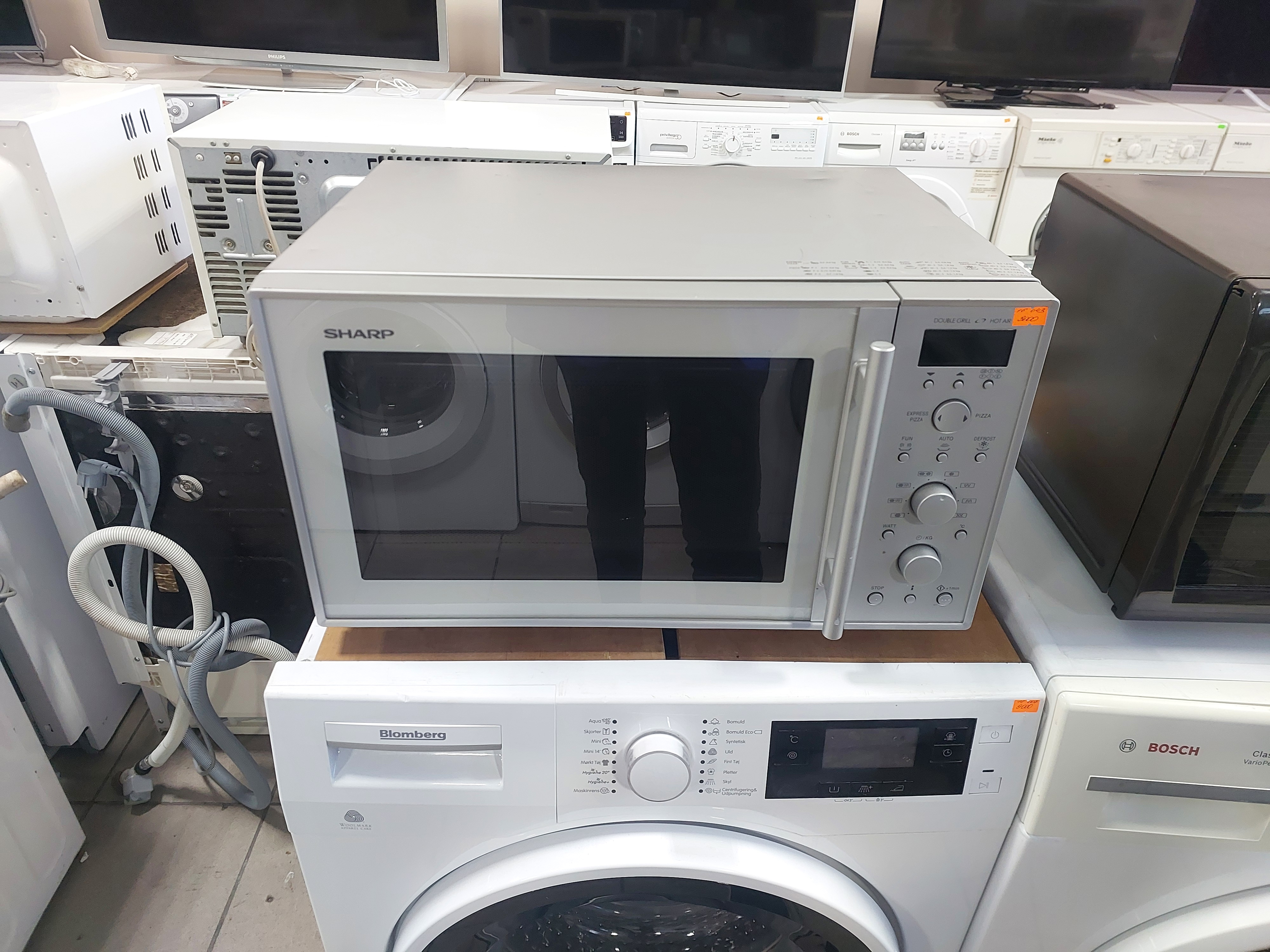 Мікрохвильова піч Sharp R-898 — Sharp, б/у, Львів